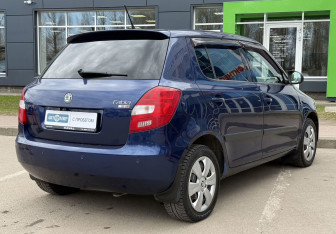 Подержанный автомобиль Skoda Fabia Hatchback 2010 года (5 фото)