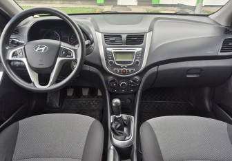 Подержанный автомобиль Hyundai Solaris Hatchback 2011 года (11 фото)