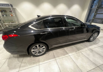 Подержанный автомобиль Genesis G80 2017 года (8 фото)