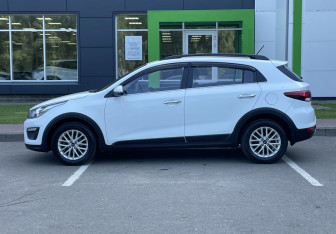Подержанный автомобиль Kia Rio Hatchback 2019 года (8 фото)