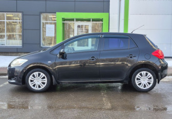 Подержанный автомобиль Toyota Auris Hatchback 2007 года (8 фото)