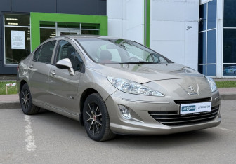 Подержанный автомобиль Peugeot 408 2014 года (3 фото)