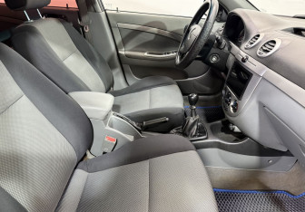 Подержанный автомобиль Chevrolet Lacetti Wagon 2011 года (10 фото)
