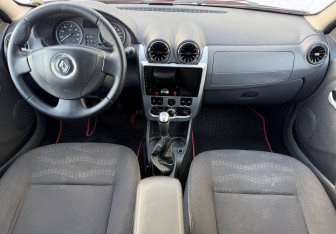 Подержанный автомобиль Renault Sandero 2011 года (9 фото)