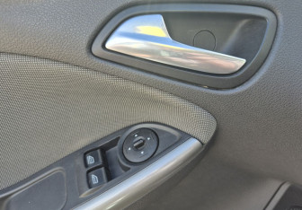 Подержанный автомобиль Ford Focus Hatchback 2011 года (15 фото)