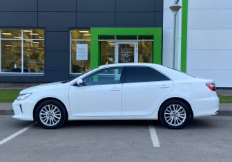 Подержанный автомобиль Toyota Camry Sedan 2016 года (8 фото)