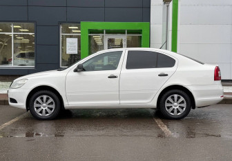 Подержанный автомобиль Skoda Octavia Liftback 2012 года (8 фото)