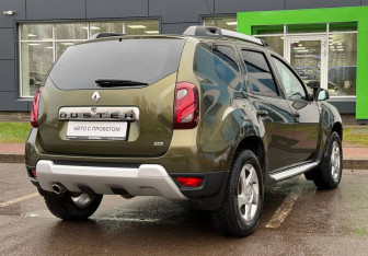 Подержанный автомобиль Renault Duster 2017 года (4 фото)