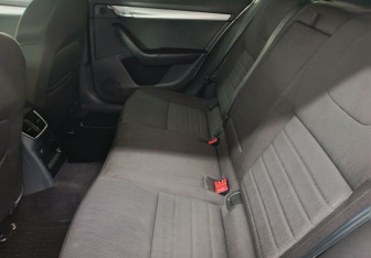 Подержанный автомобиль Skoda Octavia Wagon 2015 года (13 фото)
