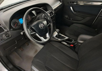 Подержанный автомобиль Brilliance V5 2014 года (9 фото)
