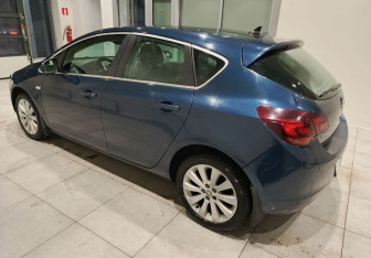 Подержанный автомобиль Opel Astra Hatchback 2011 года (6 фото)