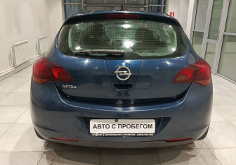 Подержанный автомобиль Opel Astra Hatchback 2011 года (8 фото)