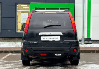 Подержанный автомобиль Nissan X-Trail 2008 года (6 фото)