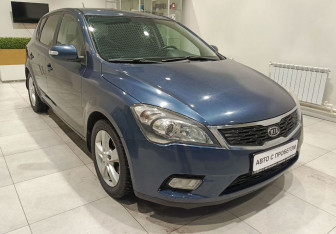 Подержанный автомобиль Kia Ceed Hatchback 2011 года (3 фото)