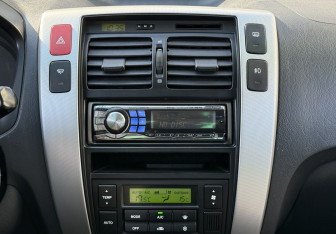 Подержанный автомобиль Hyundai Tucson 2007 года (14 фото)