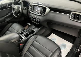 Подержанный автомобиль Kia Sorento 2018 года (11 фото)