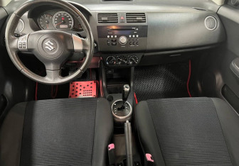 Подержанный автомобиль Suzuki Swift Hatchback 2007 года (9 фото)