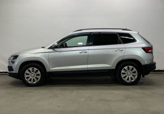 Подержанный автомобиль Skoda Karoq 2021 года (8 фото)