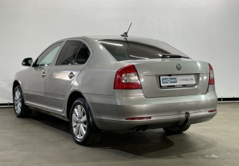 Подержанный автомобиль Skoda Octavia Liftback 2011 года (7 фото)