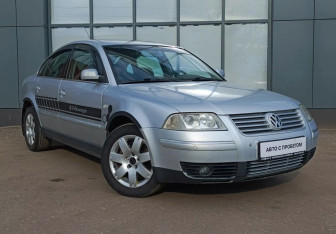 Подержанный автомобиль Volkswagen Passat Sedan 2002 года (3 фото)