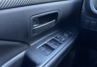 Подержанный автомобиль Mitsubishi Outlander 2013 года (15 фото)
