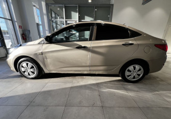 Подержанный автомобиль Hyundai Solaris Sedan 2011 года (4 фото)