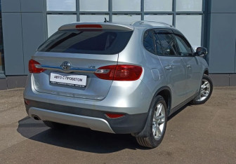 Подержанный автомобиль Brilliance V5 2014 года (6 фото)