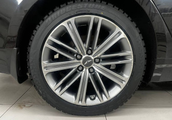 Подержанный автомобиль Genesis G80 2017 года (9 фото)