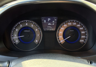 Подержанный автомобиль Hyundai Solaris Sedan 2013 года (12 фото)