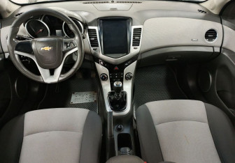 Подержанный автомобиль Chevrolet Cruze Sedan 2010 года (12 фото)