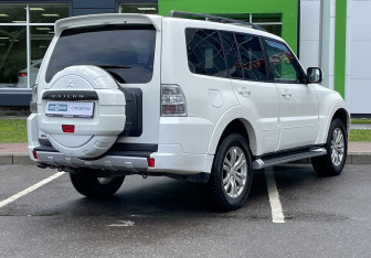 Подержанный автомобиль Mitsubishi Pajero 2014 года (5 фото)