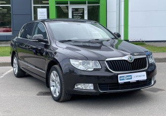 Подержанный автомобиль Skoda Superb Liftback 2012 года (3 фото)