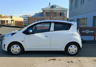 Подержанный автомобиль Chevrolet Spark 2012 года (8 фото)