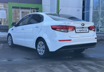 Подержанный автомобиль Kia Rio Sedan 2016 года (7 фото)