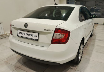 Подержанный автомобиль Skoda Rapid Liftback 2017 года (9 фото)