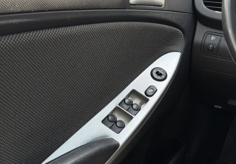 Подержанный автомобиль Hyundai Solaris Sedan 2013 года (15 фото)