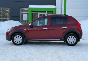 Подержанный автомобиль Renault Sandero 2011 года (4 фото)