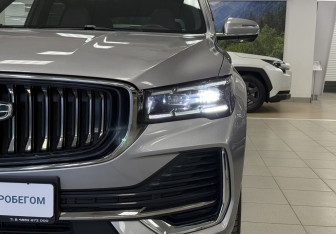 Подержанный автомобиль Geely Monjaro 2023 года (17 фото)