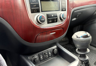Подержанный автомобиль Hyundai Santa Fe 2009 года (13 фото)