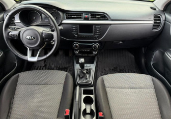 Подержанный автомобиль Kia Rio Sedan 2019 года (11 фото)
