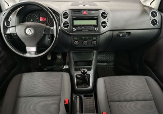 Подержанный автомобиль Volkswagen Golf Plus 2008 года (10 фото)