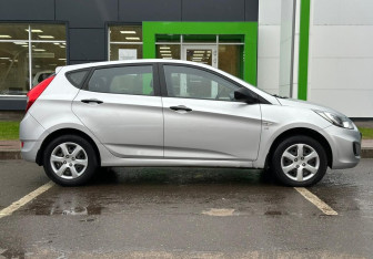 Подержанный автомобиль Hyundai Solaris Hatchback 2012 года (4 фото)