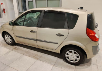 Подержанный автомобиль Renault Scenic 2007 года (7 фото)