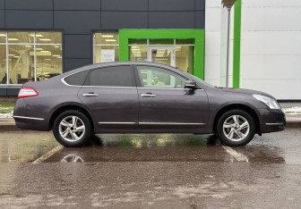 Подержанный автомобиль Nissan Teana 2012 года (4 фото)