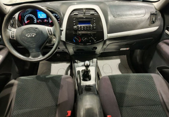 Подержанный автомобиль Chery Tiggo (T11) 2012 года (12 фото)