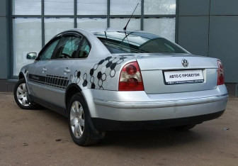 Подержанный автомобиль Volkswagen Passat Sedan 2002 года (6 фото)