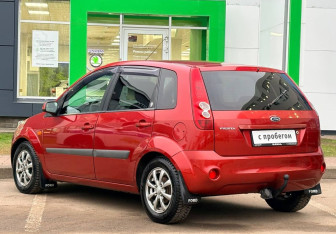 Подержанный автомобиль Ford Fiesta Hatchback 2007 года (7 фото)