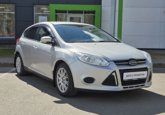Подержанный автомобиль Ford Focus Hatchback 2011 года (3 фото)