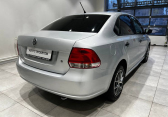 Подержанный автомобиль Volkswagen Polo Sedan 2014 года (8 фото)