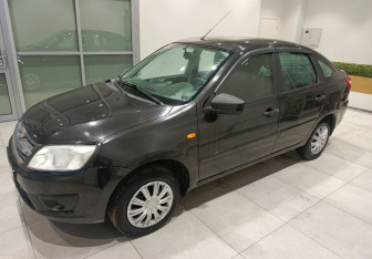 Подержанный автомобиль LADA (ВАЗ) Granta Liftback 2015 года (2 фото)